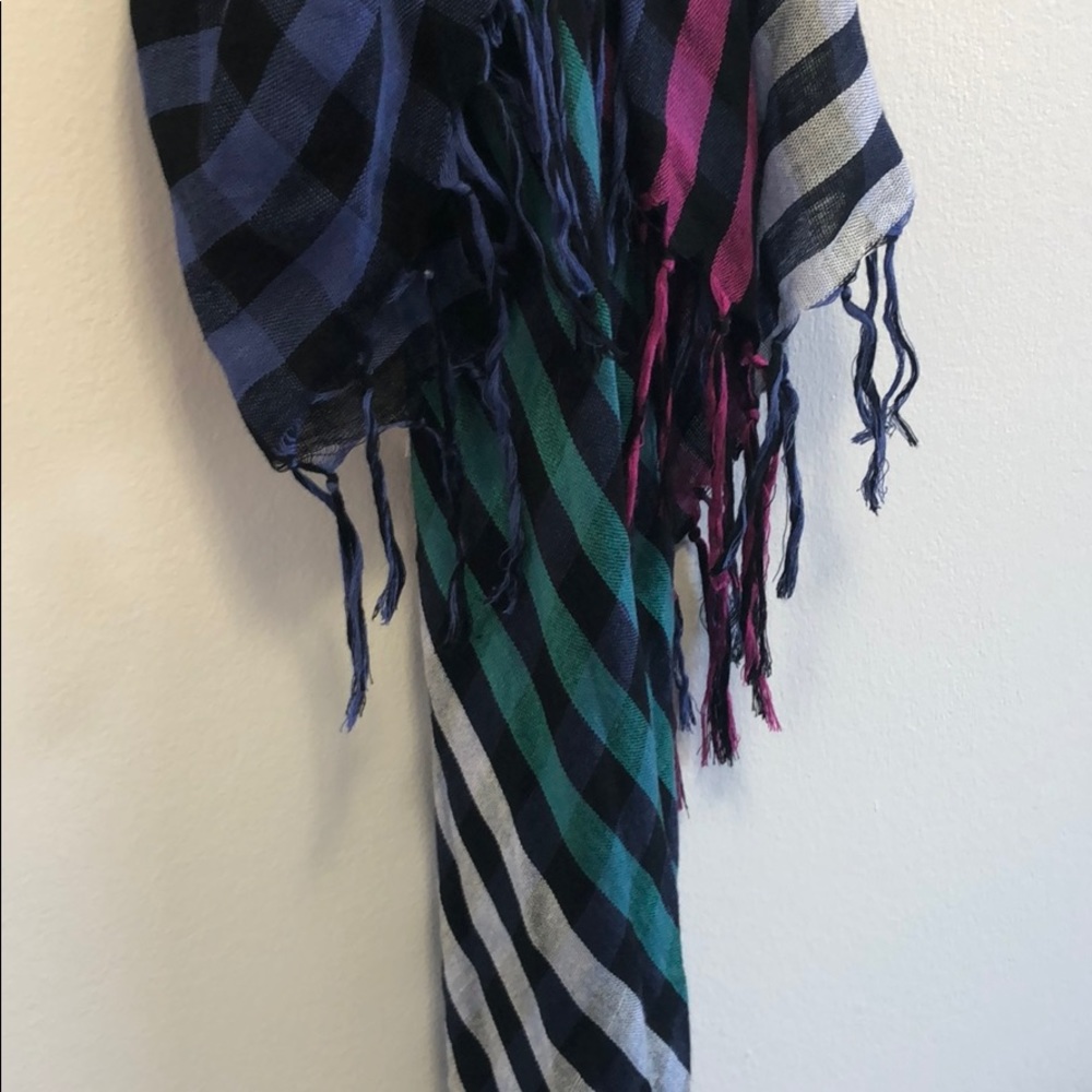 Garage square fringe scarf